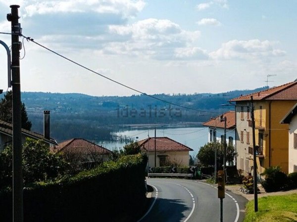 casa indipendente in vendita a Varese in zona Casbeno