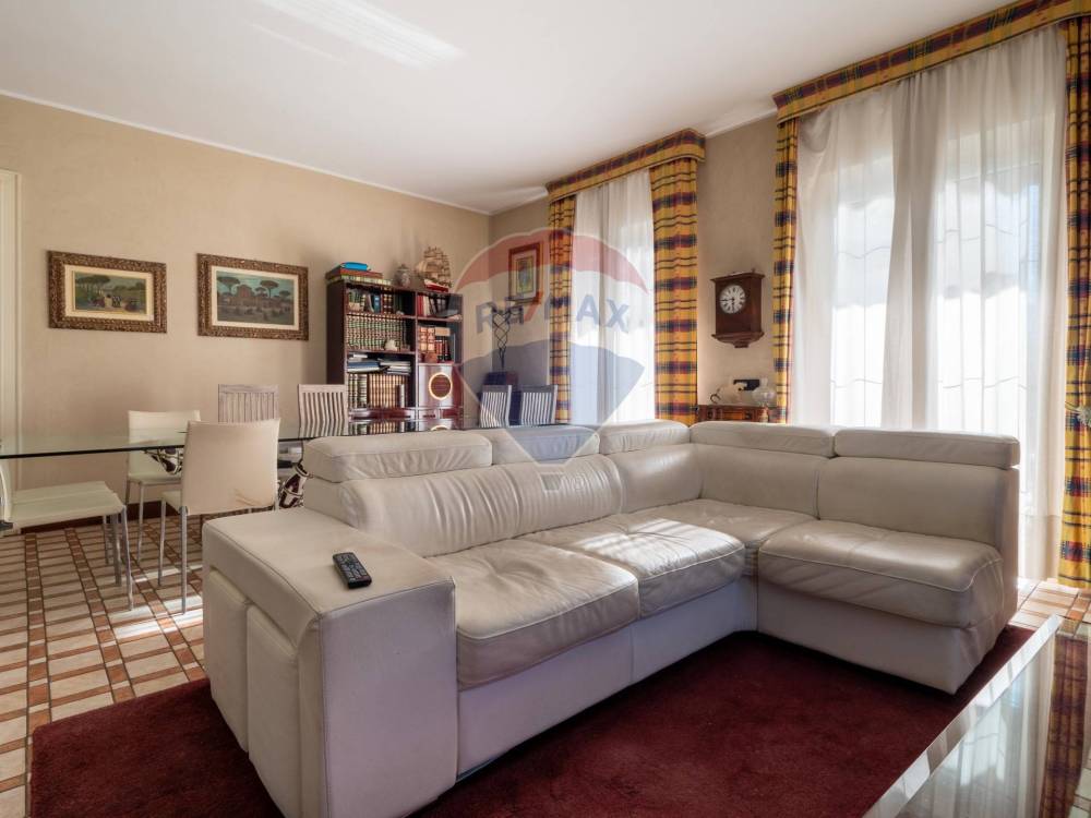 casa indipendente in vendita a Varese in zona Calcinate del Pesce