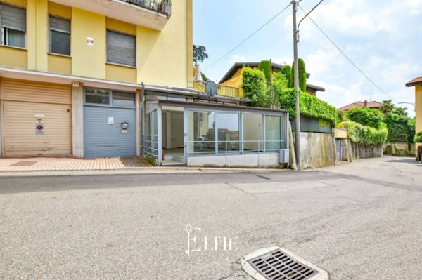 negozio in vendita a Varese in zona Casbeno