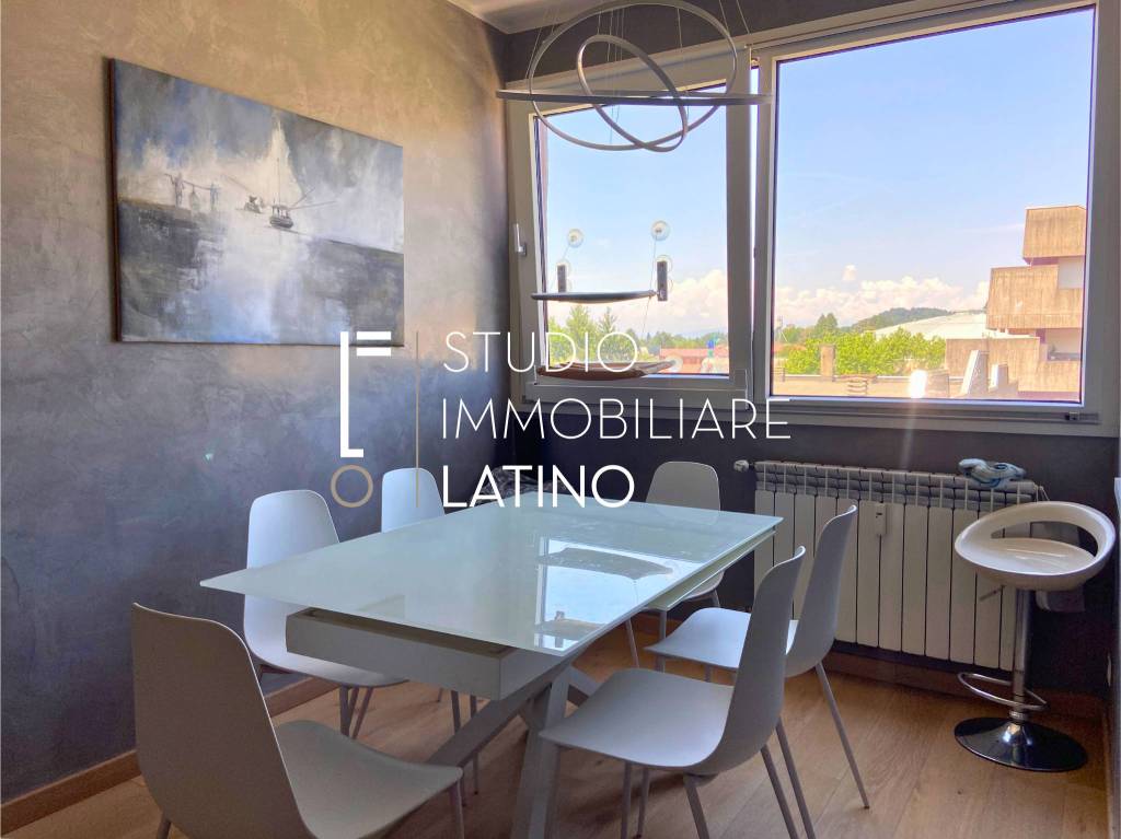 appartamento in vendita a Varese in zona Centro Città