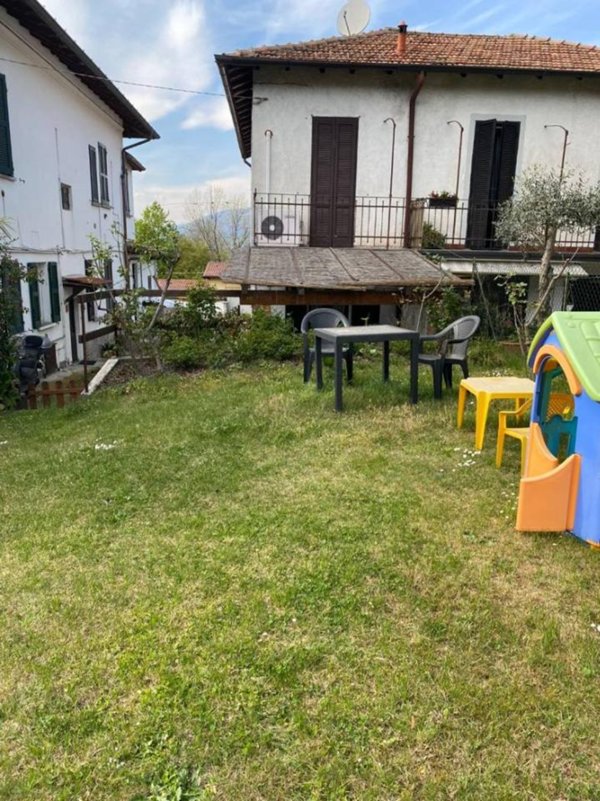 casa indipendente in vendita a Varese in zona Cartabbia