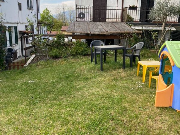 casa indipendente in vendita a Varese in zona Capolago