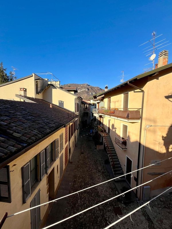 appartamento in vendita a Varese in zona Rasa di Varese