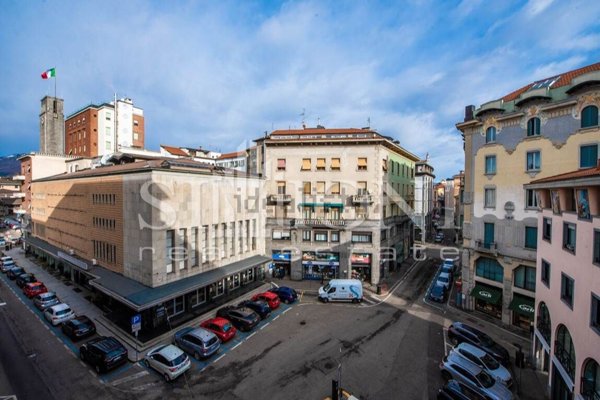 appartamento in vendita a Varese in zona Centro Città
