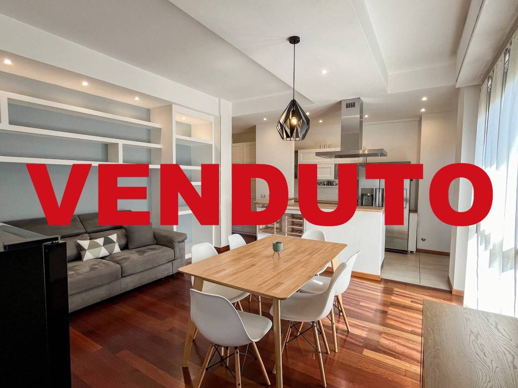 appartamento in vendita a Varese in zona Centro Città