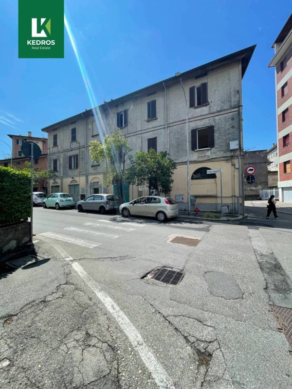 locale commerciale in vendita a Varese in zona Centro Città