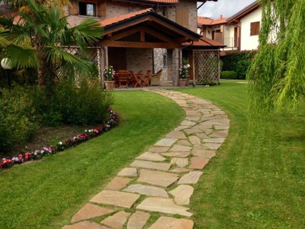 casa indipendente in vendita a Varese in zona Giubiano