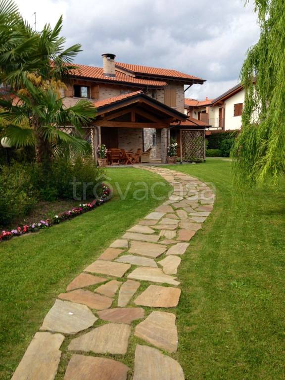 casa indipendente in vendita a Varese in zona Giubiano