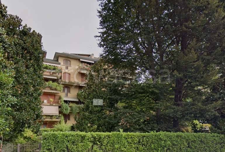 appartamento in vendita a Varese in zona Brunella