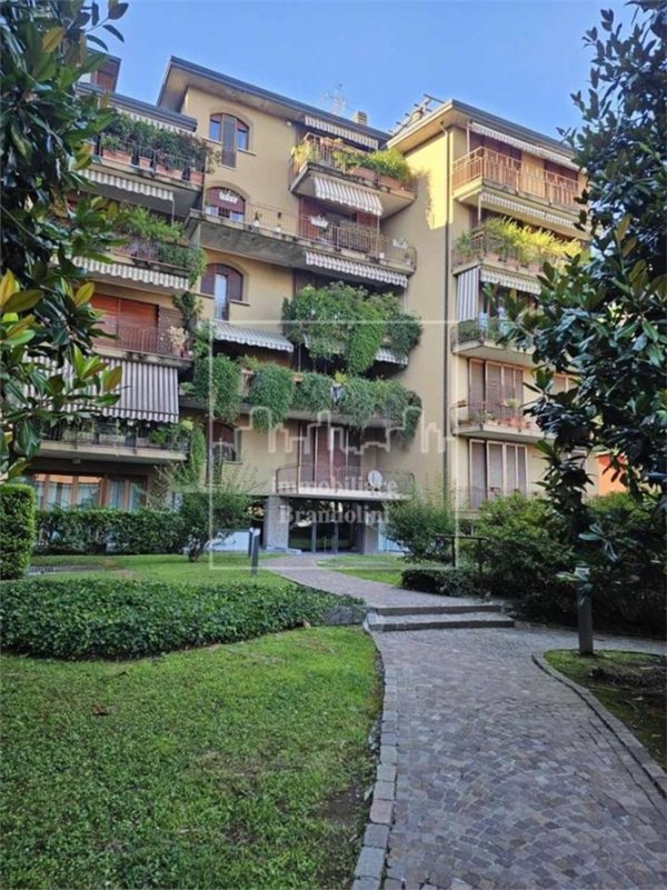 appartamento in vendita a Varese in zona Ippodromo