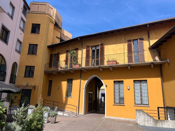 appartamento in vendita a Varese in zona Biumo