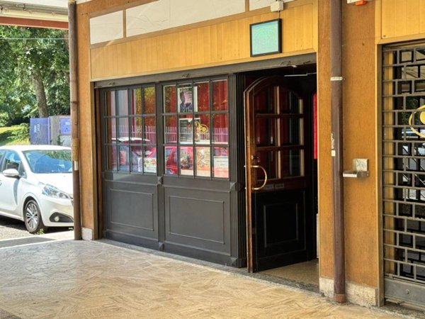 negozio in vendita a Varese in zona Giubiano