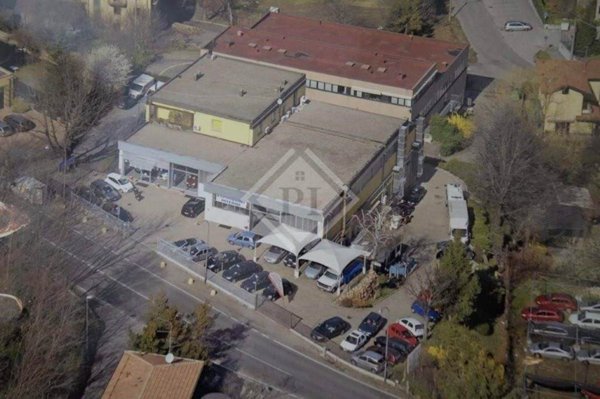 locale commerciale in vendita a Varese in zona Viale Valganna