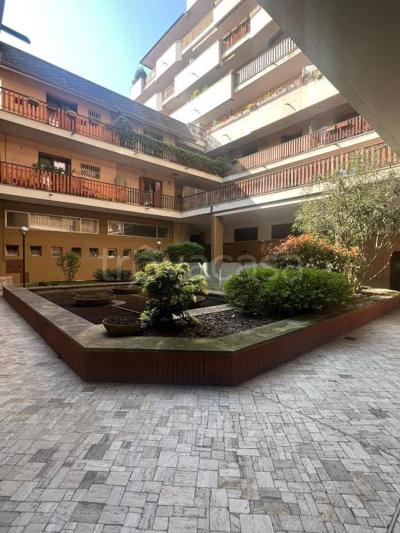 appartamento in vendita a Varese in zona Biumo