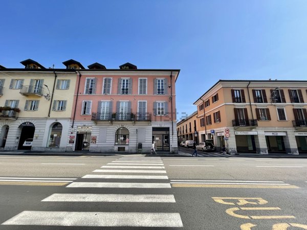 negozio in vendita a Varese in zona Centro Città