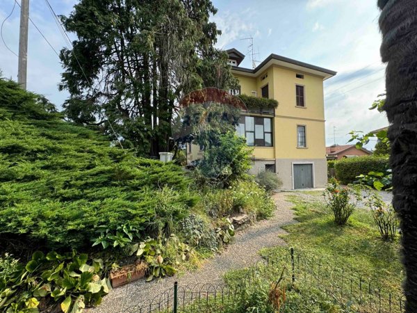 casa indipendente in vendita a Varese in zona Bizzozero