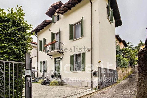 casa indipendente in vendita a Varese