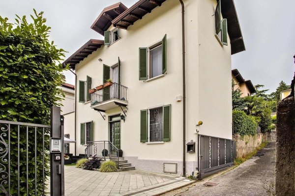 casa indipendente in vendita a Varese in zona Cartabbia