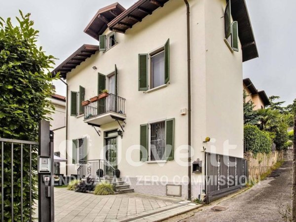 casa indipendente in vendita a Varese in zona Capolago