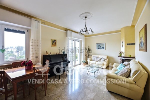 casa indipendente in vendita a Varese in zona Giubiano