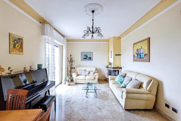 casa indipendente in vendita a Varese in zona Giubiano