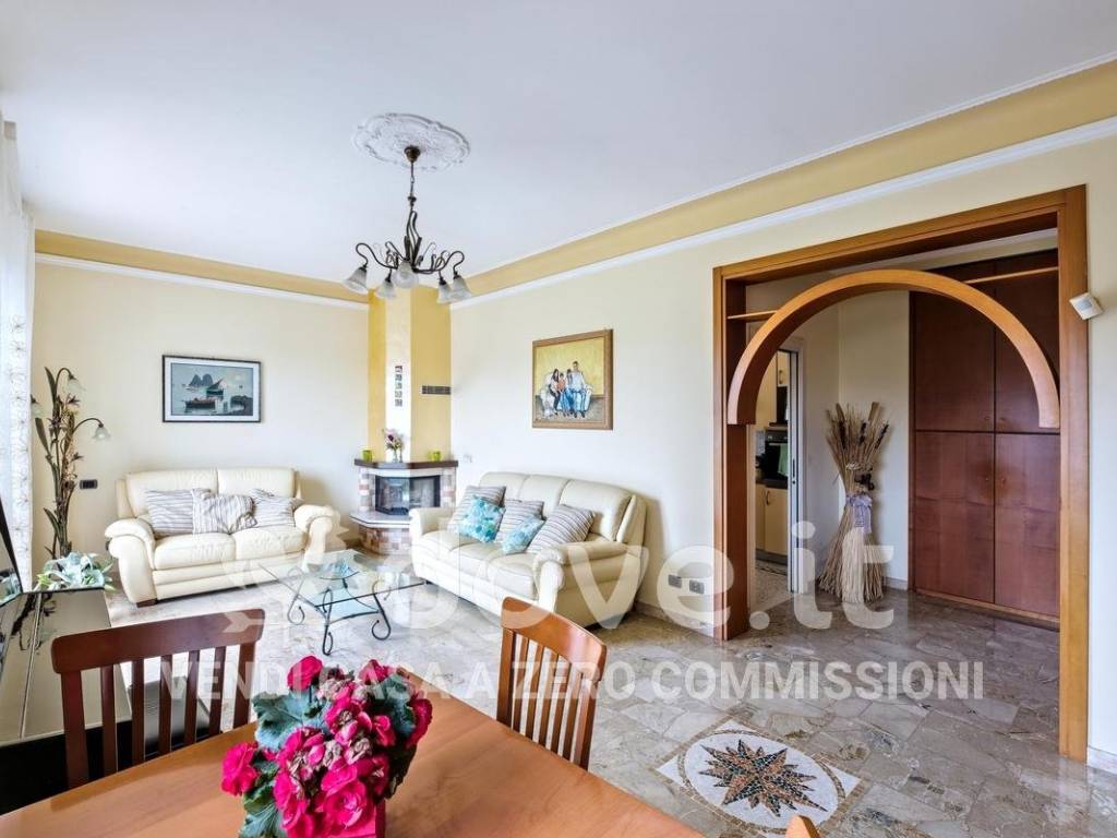 casa indipendente in vendita a Varese in zona Giubiano