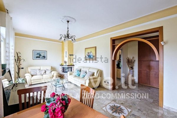 casa indipendente in vendita a Varese in zona Giubiano
