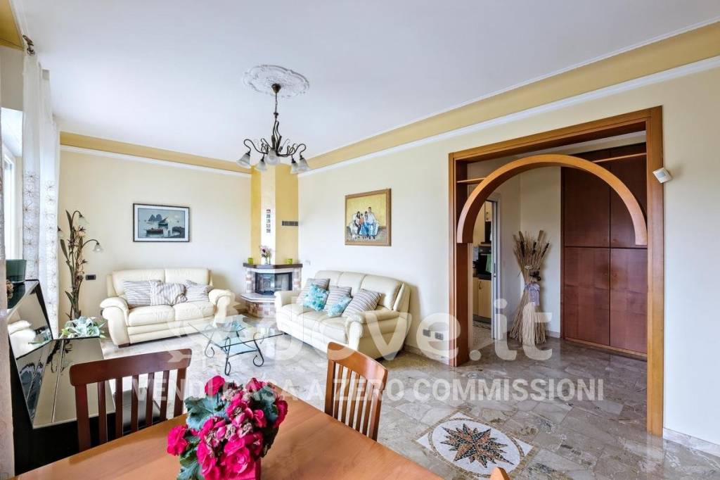 casa indipendente in vendita a Varese in zona Giubiano