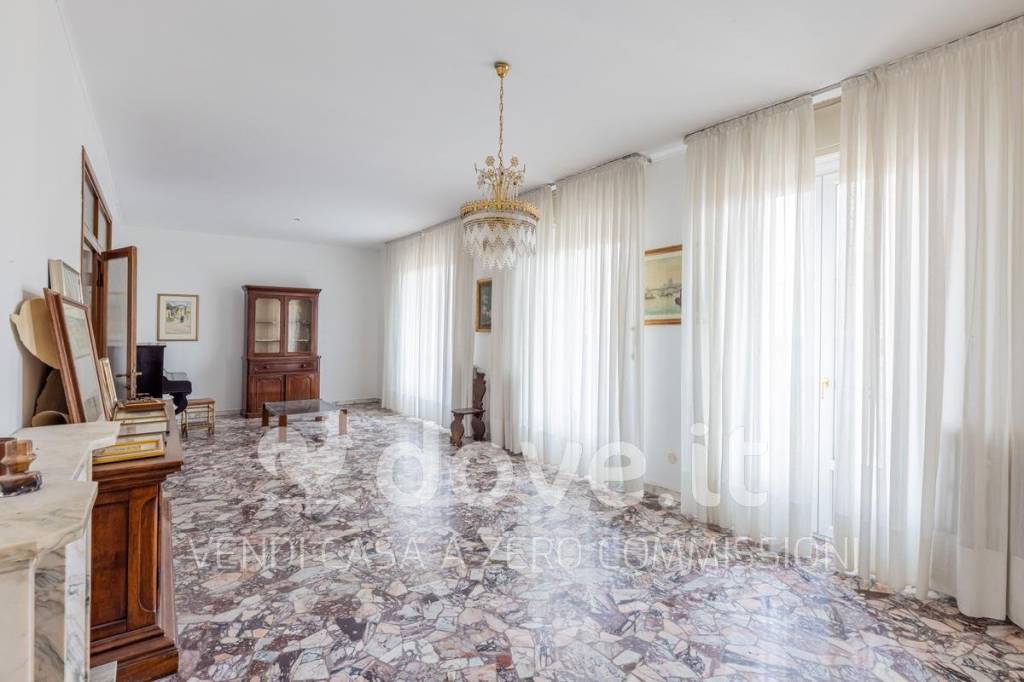 appartamento in vendita a Varese in zona Centro Città