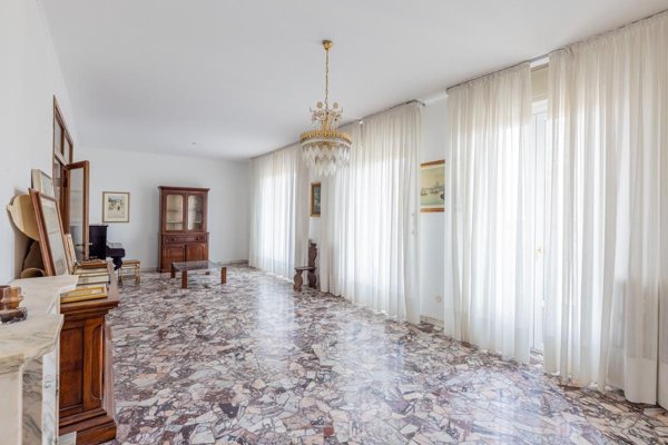 appartamento in vendita a Varese in zona Centro Città