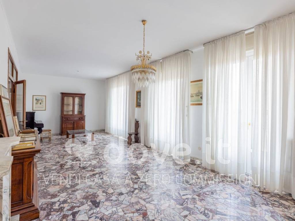 appartamento in vendita a Varese in zona Centro Città