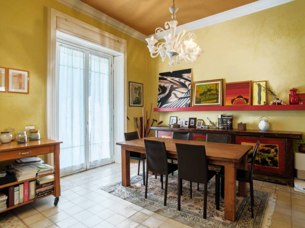 casa indipendente in vendita a Varese in zona Casbeno