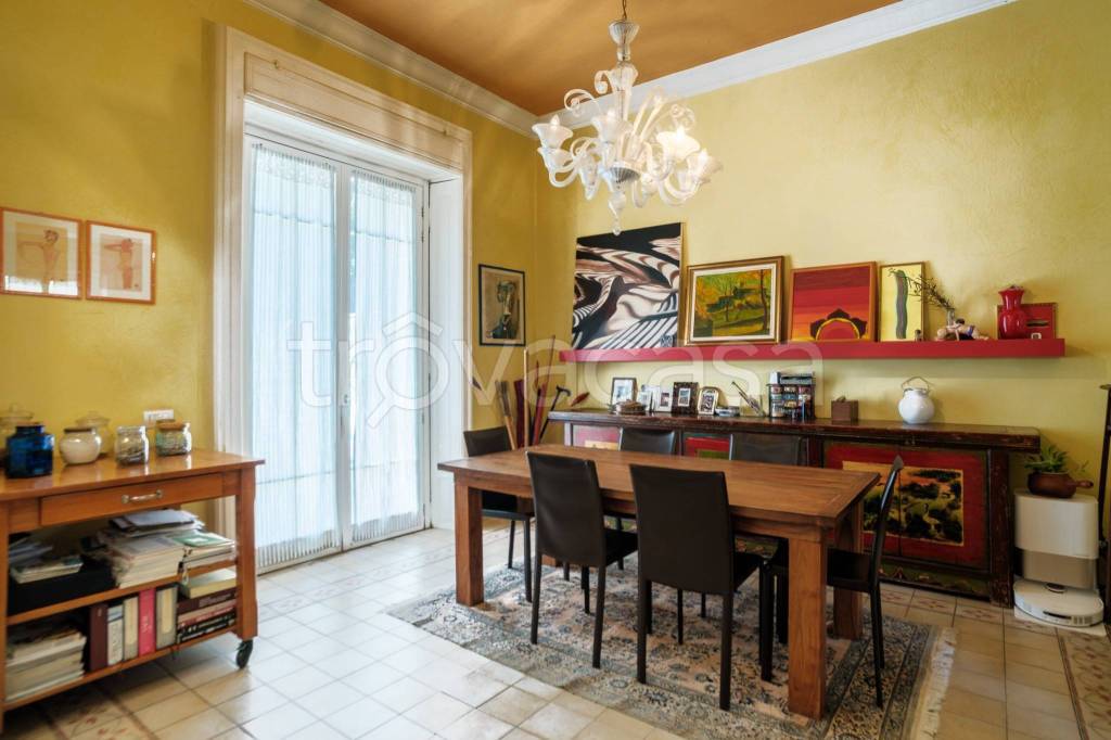 casa indipendente in vendita a Varese in zona Brunella