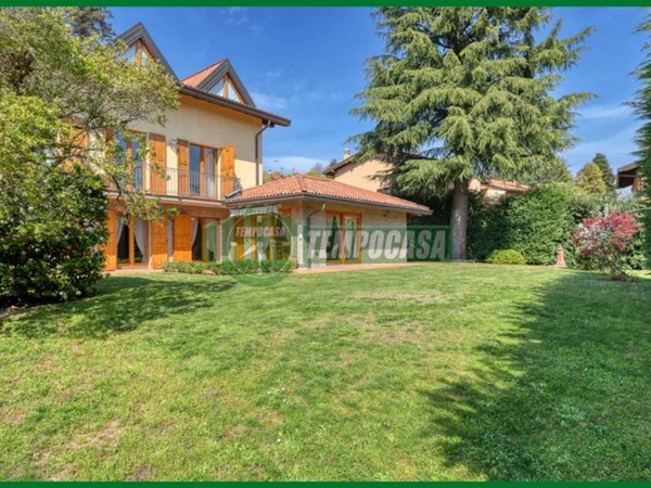 appartamento in vendita a Varese in zona Biumo