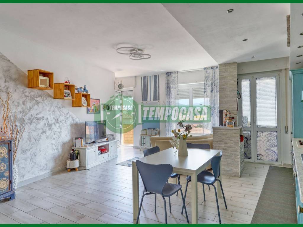appartamento in vendita a Varese in zona Biumo