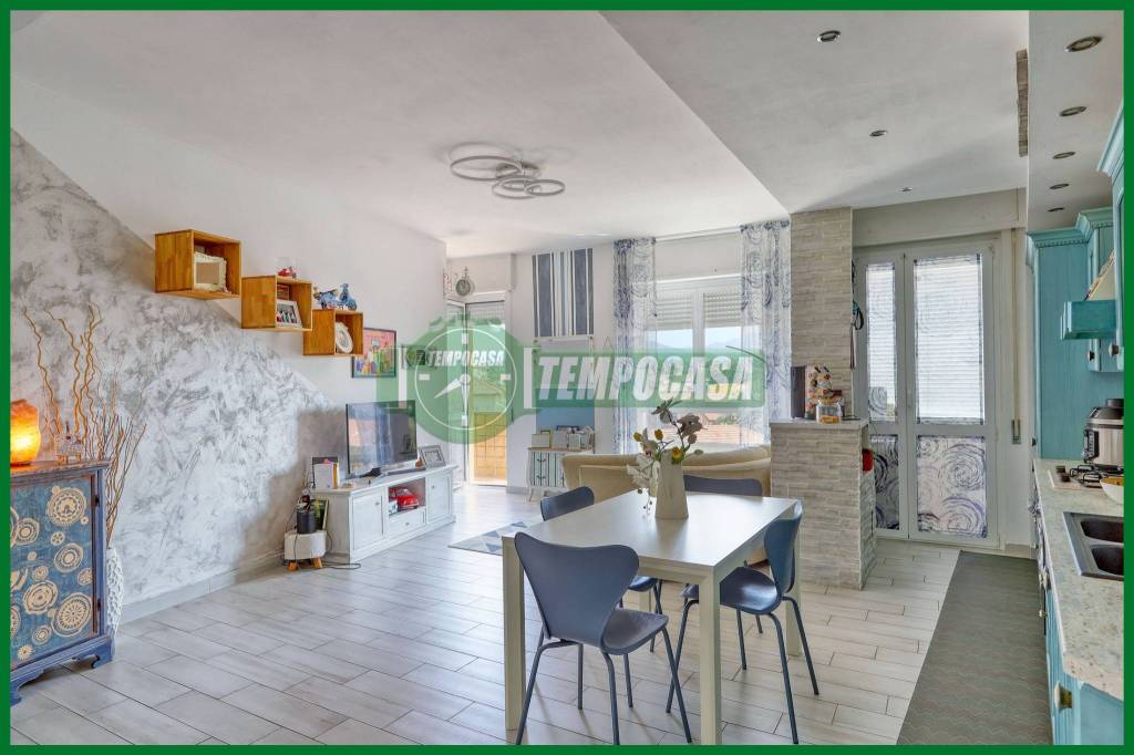 appartamento in vendita a Varese in zona Biumo