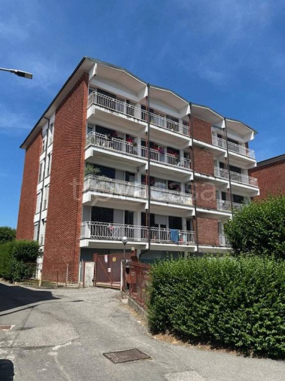 appartamento in vendita a Varese in zona Giubiano