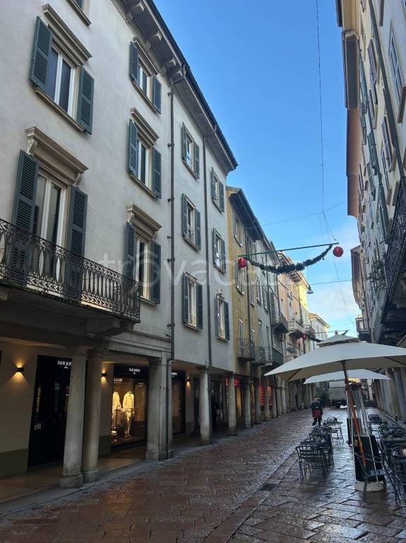 appartamento in vendita a Varese in zona Centro Città