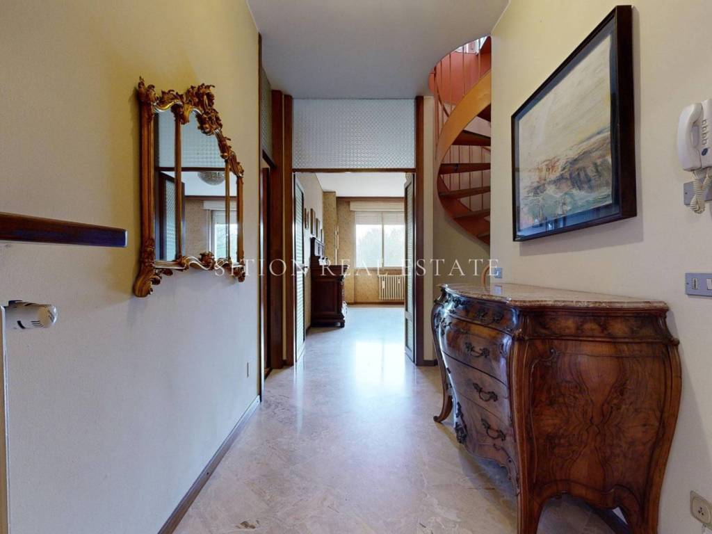 appartamento in vendita a Varese in zona Brunella