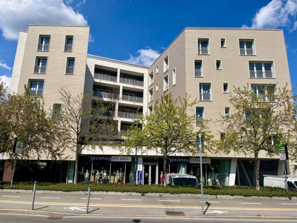 negozio in vendita a Varese in zona Avigno