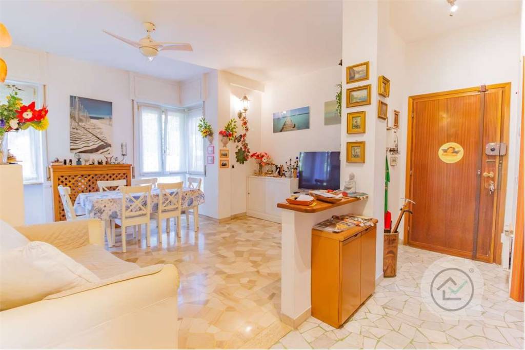 appartamento in vendita a Varese in zona Brunella