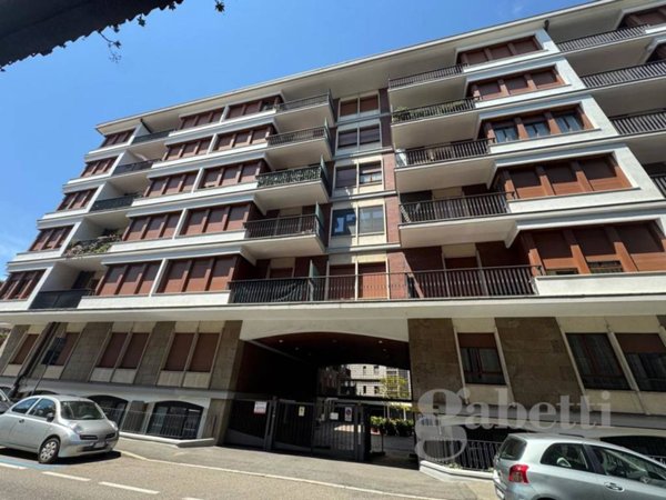 ufficio in vendita a Varese in zona Brunella
