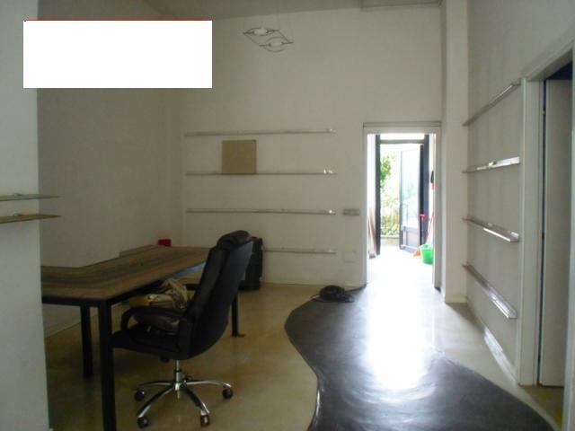 negozio in vendita a Varese in zona Centro Città