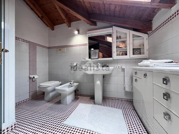 casa indipendente in vendita a Varese in zona Centro Città