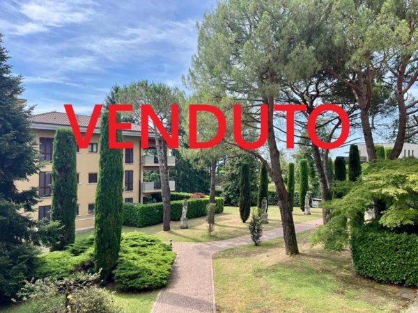 appartamento in vendita a Varese in zona Casbeno
