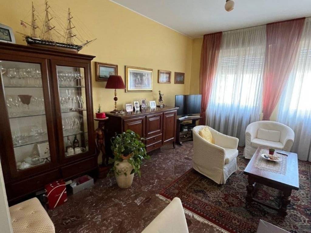 appartamento in vendita a Varese in zona Biumo