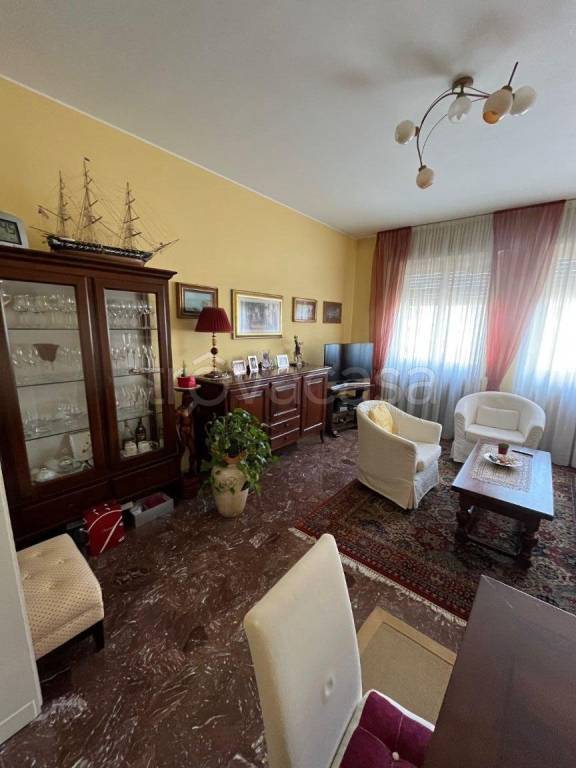 appartamento in vendita a Varese in zona Biumo