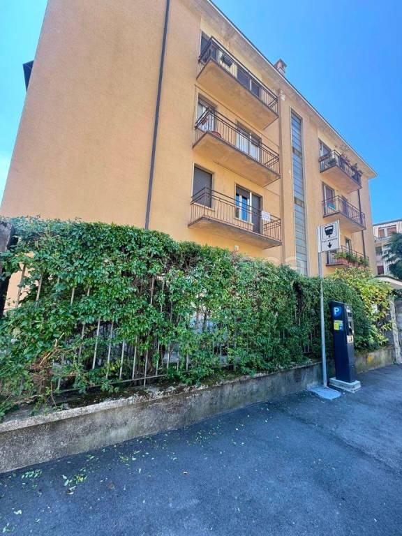 appartamento in vendita a Varese in zona Casbeno