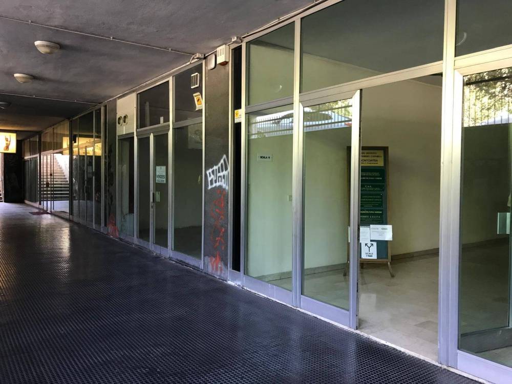 locale commerciale in vendita a Varese in zona Masnago