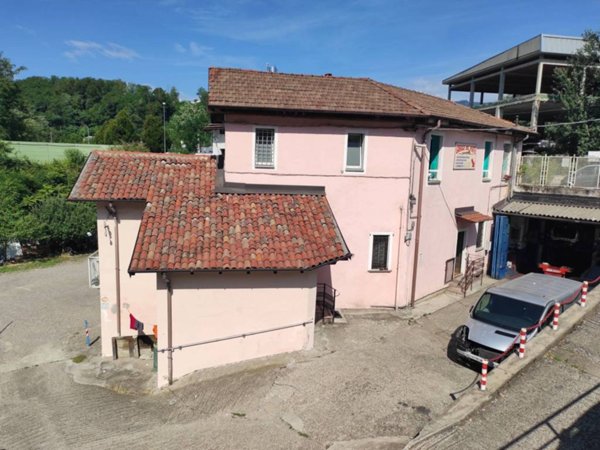 locale commerciale in vendita a Varese in zona Viale Belforte